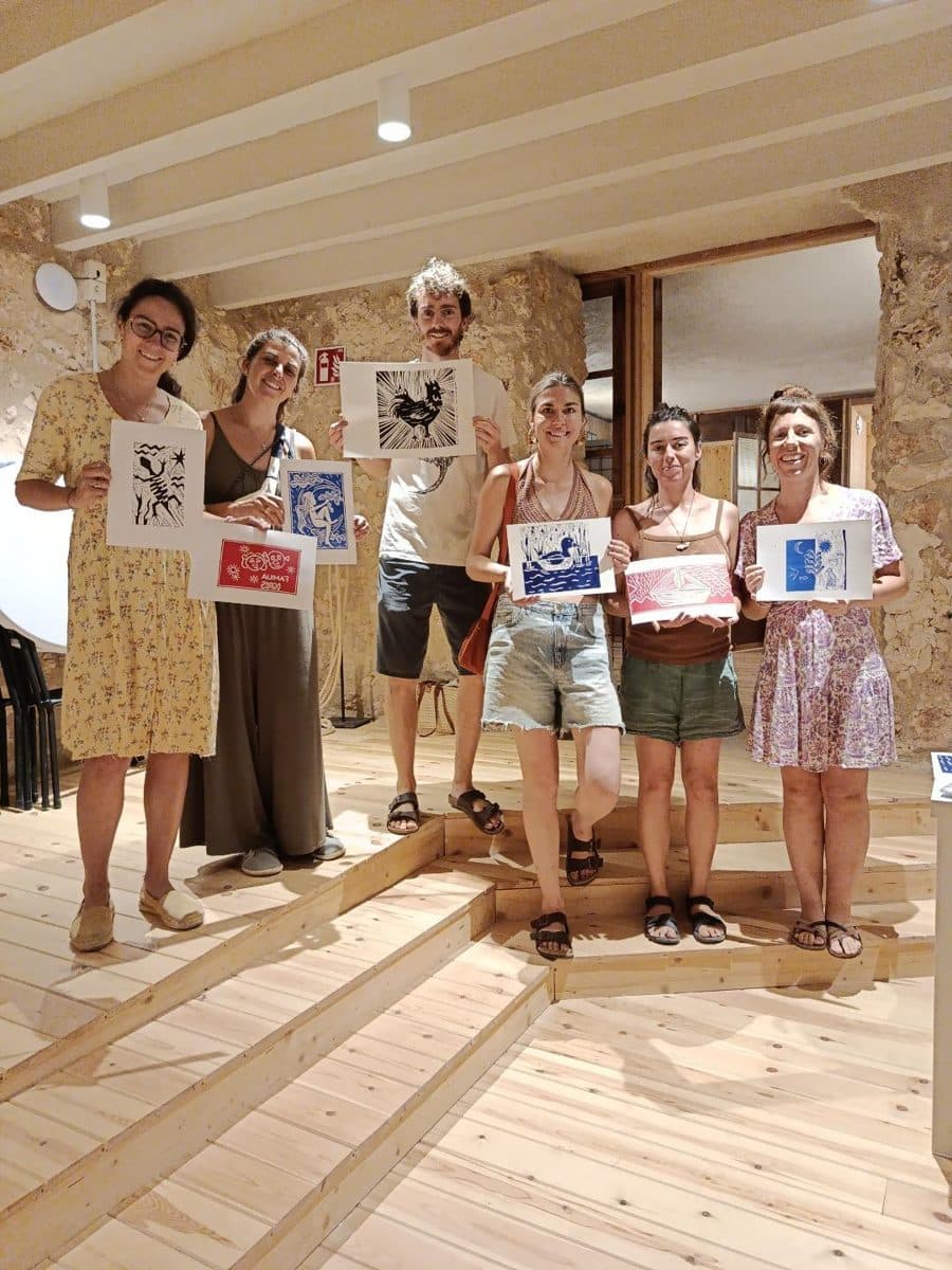 Participantes con las estampas que han hecho